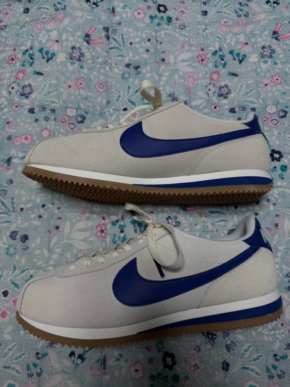 (W) 나이키 코르테즈 애슬레틱 디파트먼트 페일 아이보리 딥 로얄 블루  상품이미지1