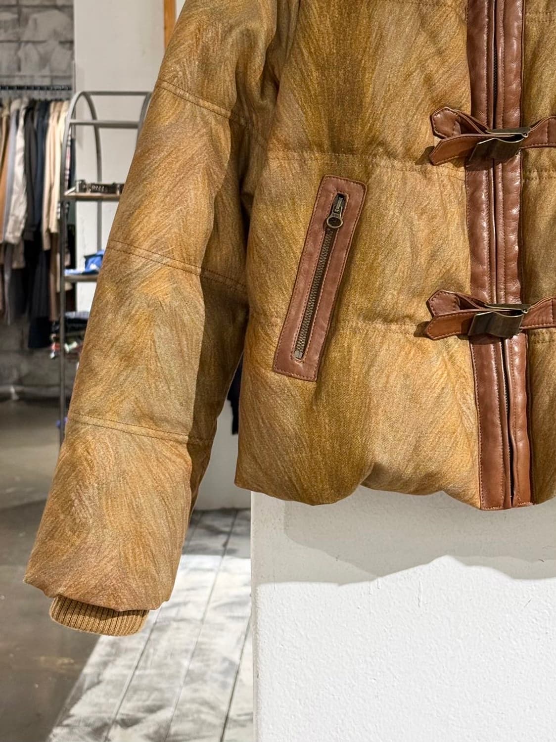 씨 바이 끌로에 브라운 레더 버클 구스다운 패딩 상품이미지4