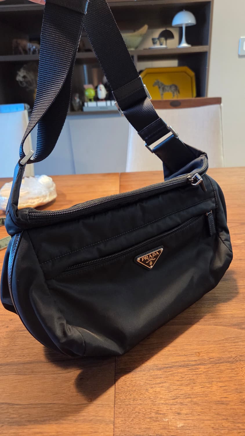 프라다 바이커백팝니다. 상품이미지4