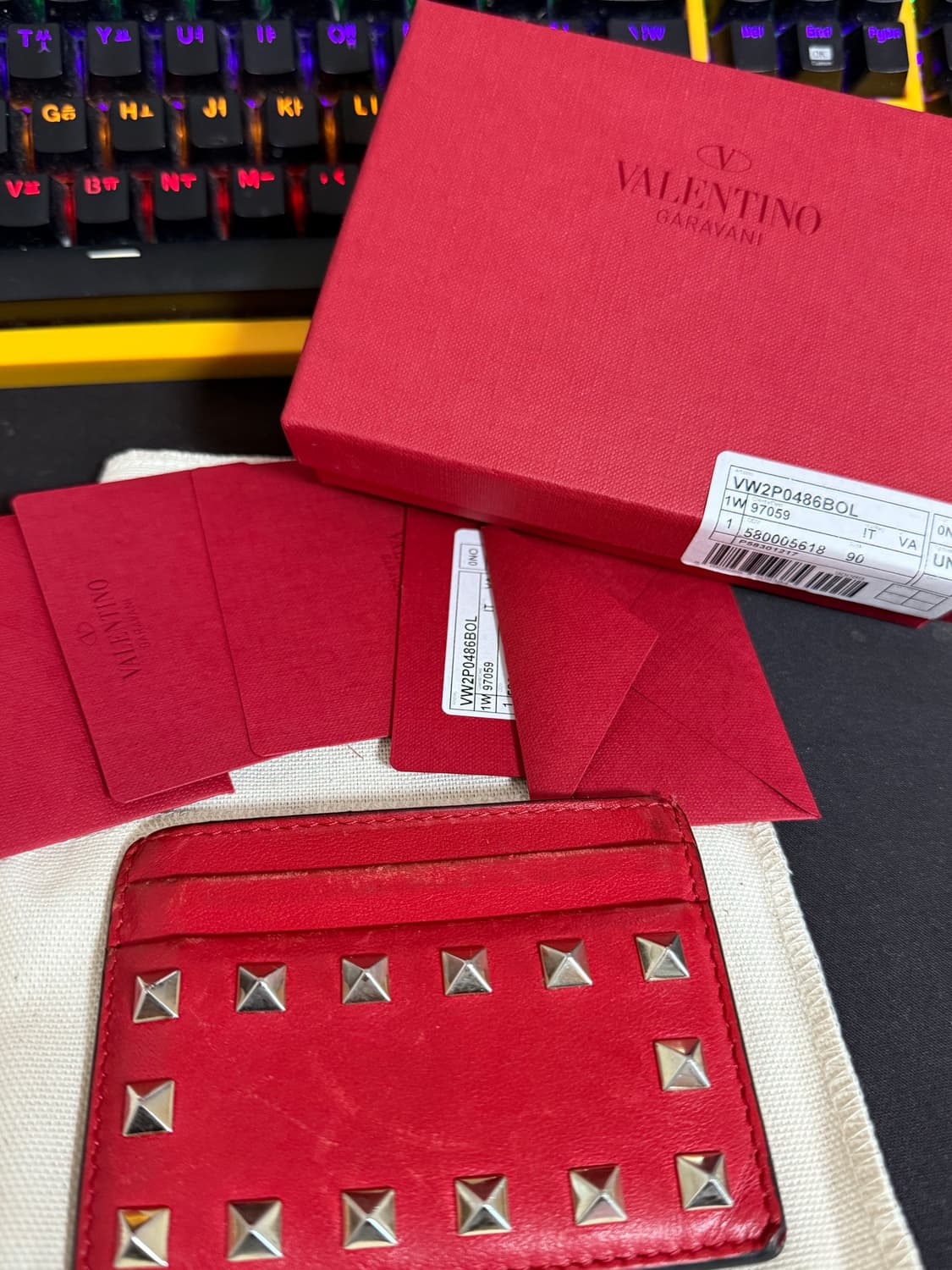발렌티노 락스터드 카드지갑 레드색상팝니다 상품이미지2