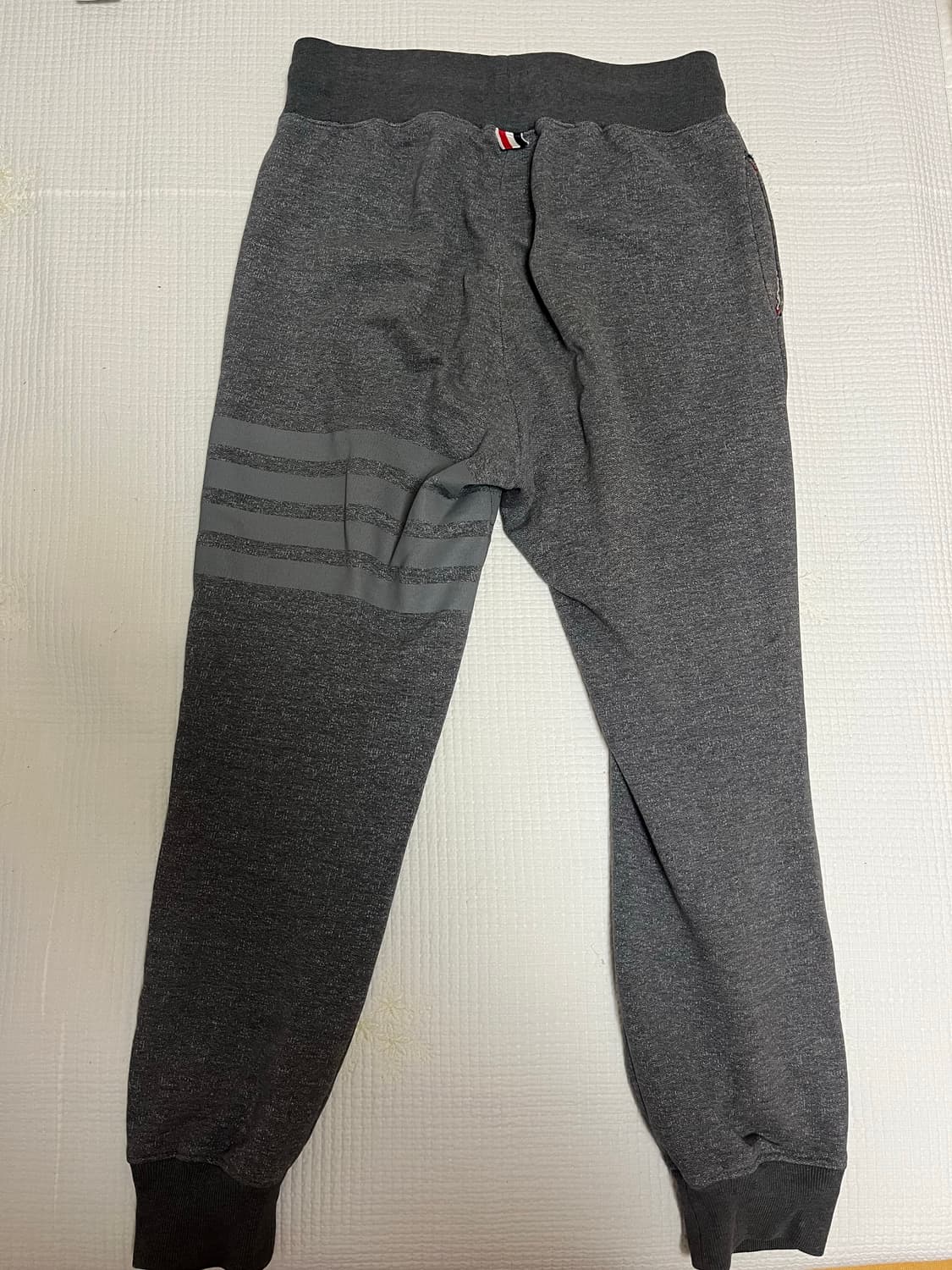 정품 톰브라운 토널 4바 스웨트 트레이닝 팬츠 상품이미지2