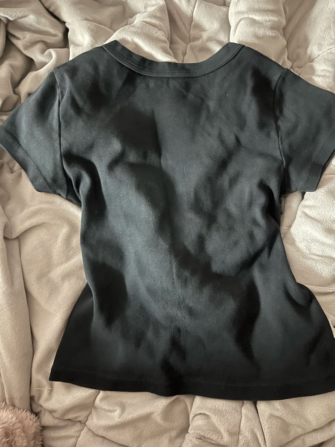 브랜디 멜빌 Radio Silence 블랙 크롭 반팔 상품이미지2