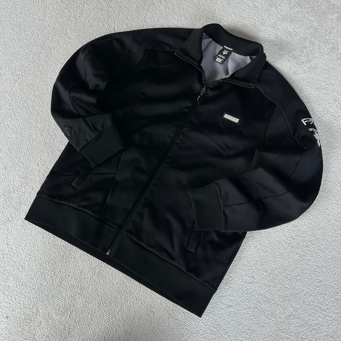 데상트 블랙 트레이닝 집업 m 상품이미지1