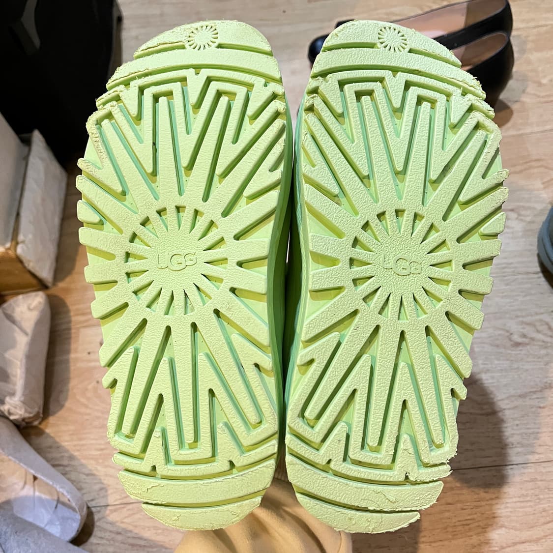 (230mm) 어그 골든글로우 드라마 초경량 샌들 상품이미지7