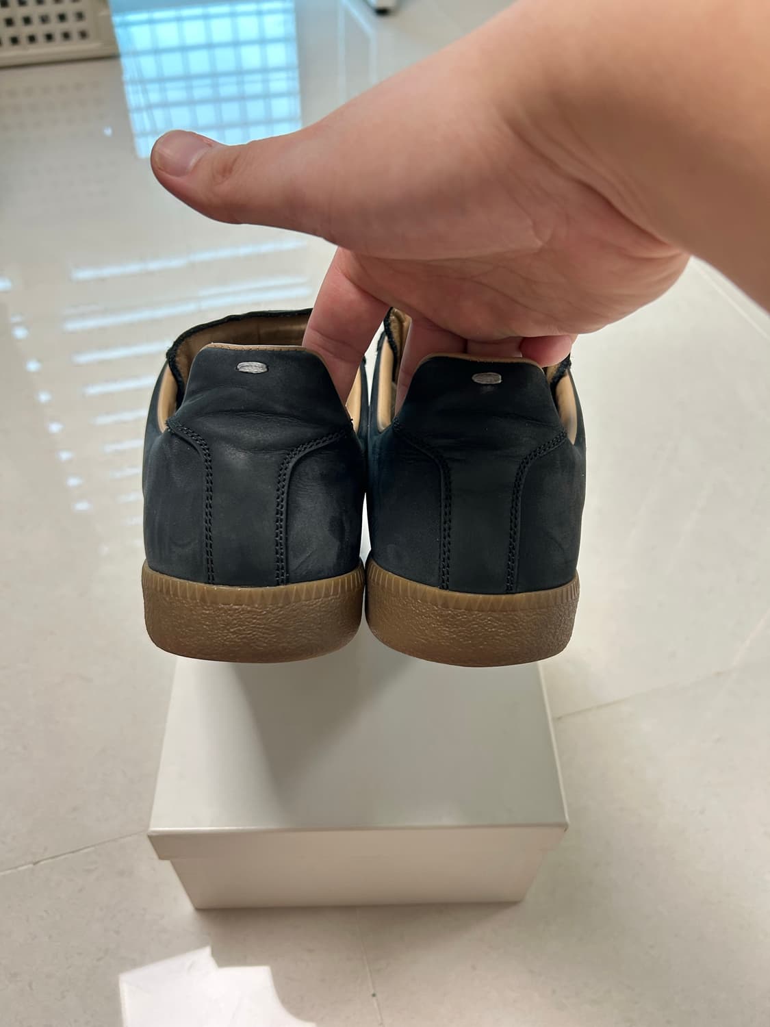 마르지엘라 독일군 페인팅 드롭 블랙 43.5 상품이미지4