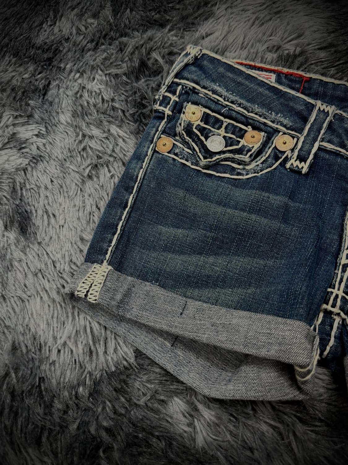 True Religion 화이트 스티치 데님 숏팬츠 상품이미지3