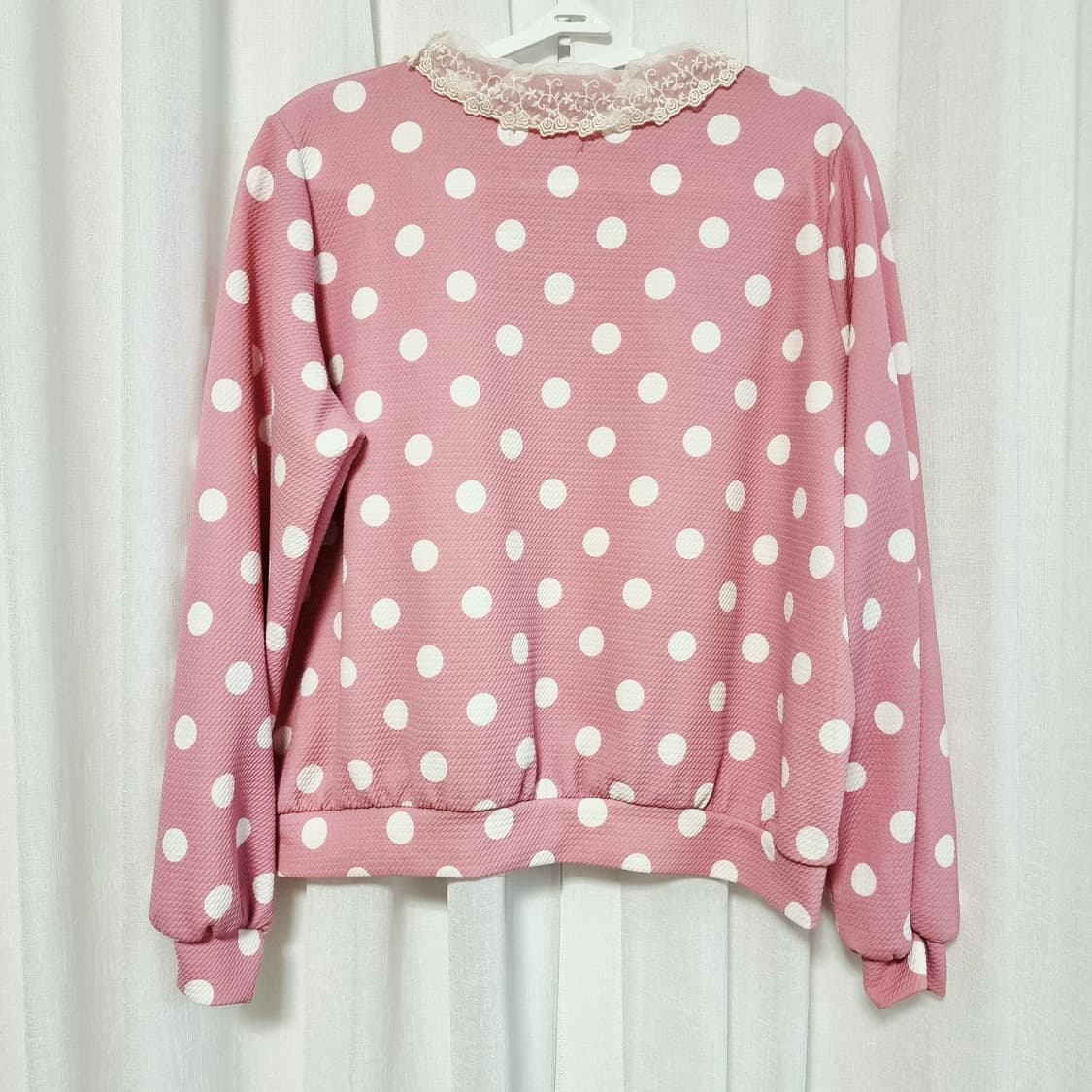 레이스프릴카라 화이트도트 핑크 블라우스 롱슬리브티 (프리사이즈) 새상품 상품이미지4