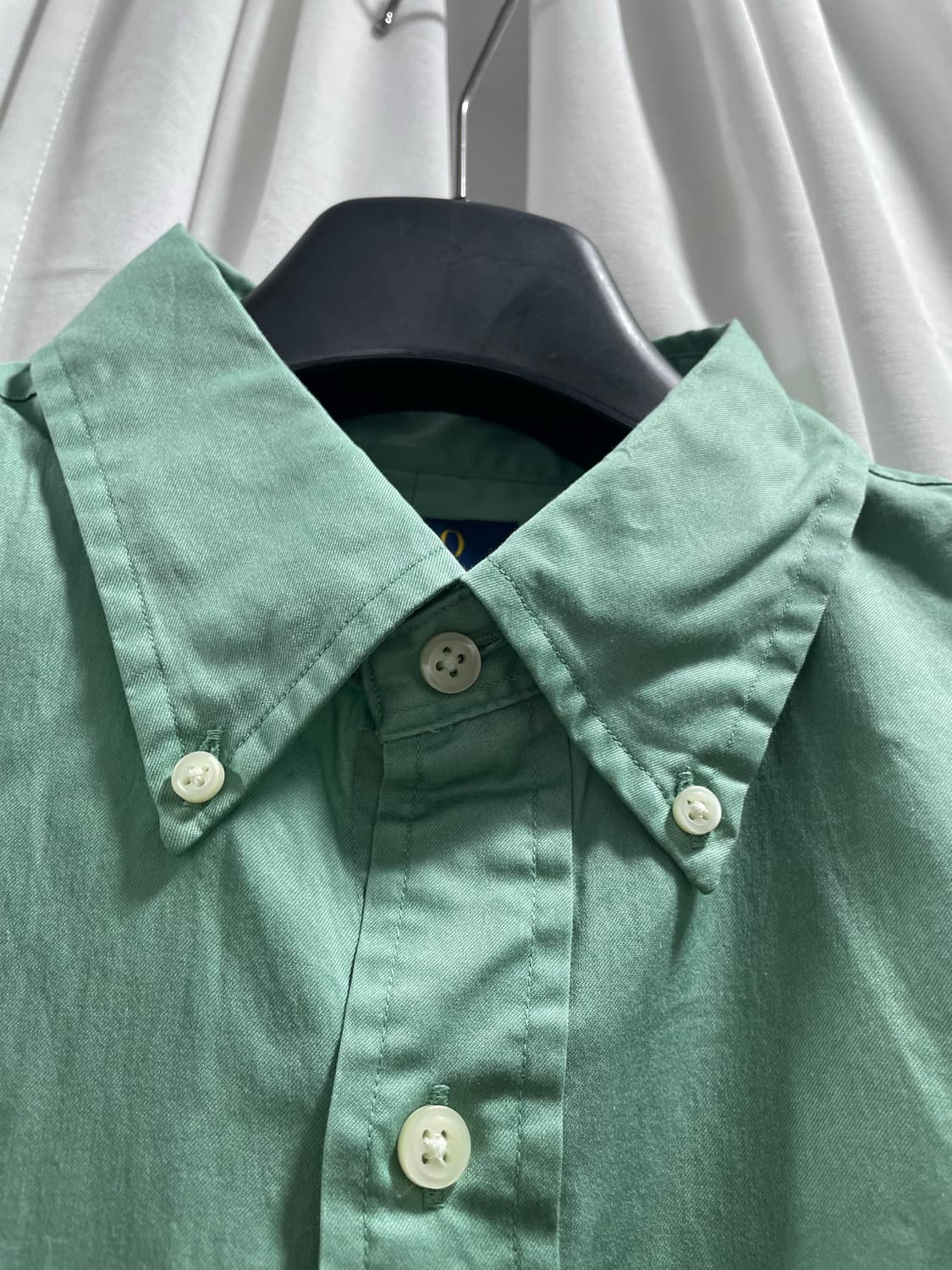 폴로 랄프로렌/ 클래식 핏 버튼다운 셔츠/ M  페더 웨이트 트윌 소재의 상품이미지3