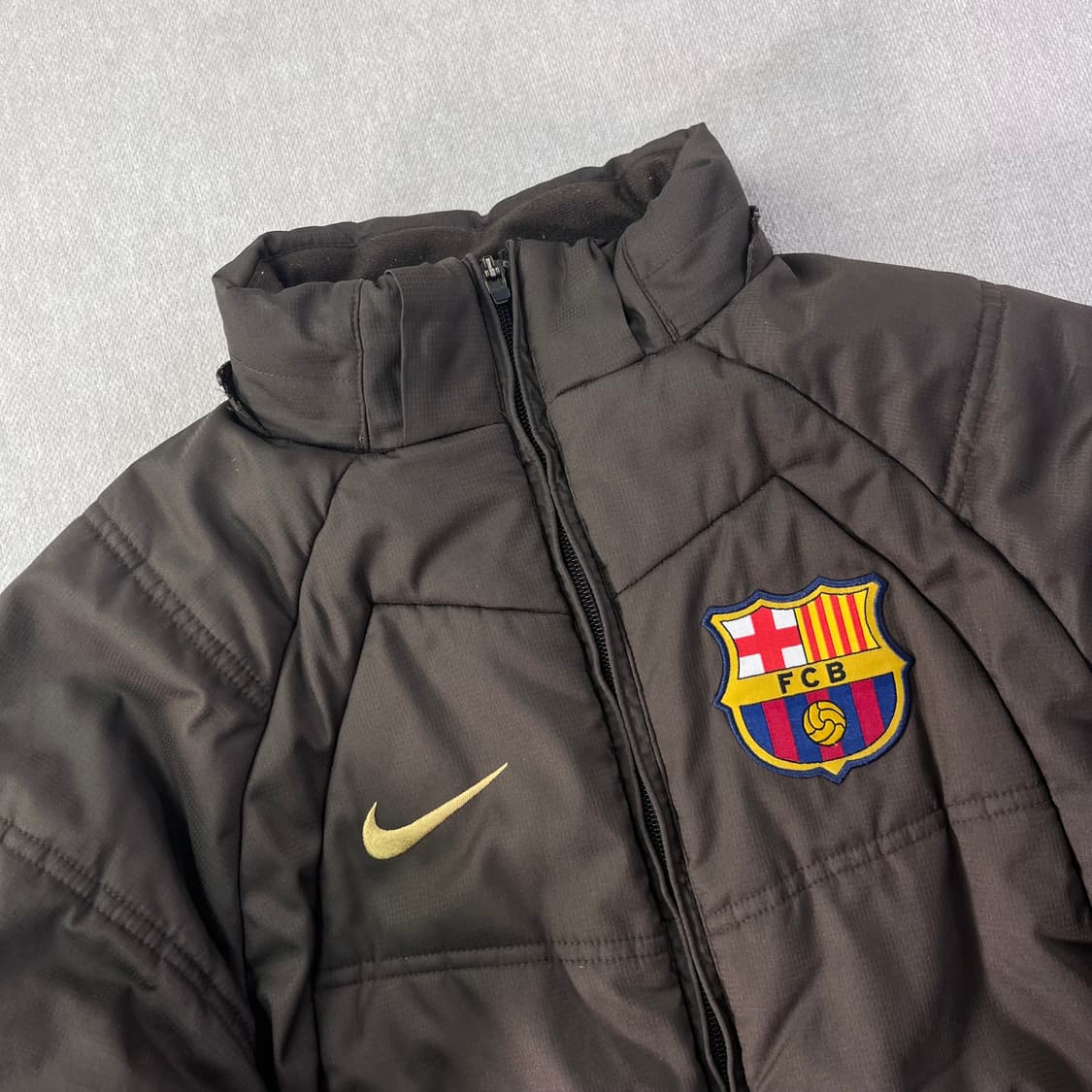 95 나이키x바르셀로나 브라운 푸퍼 패딩 상품이미지2