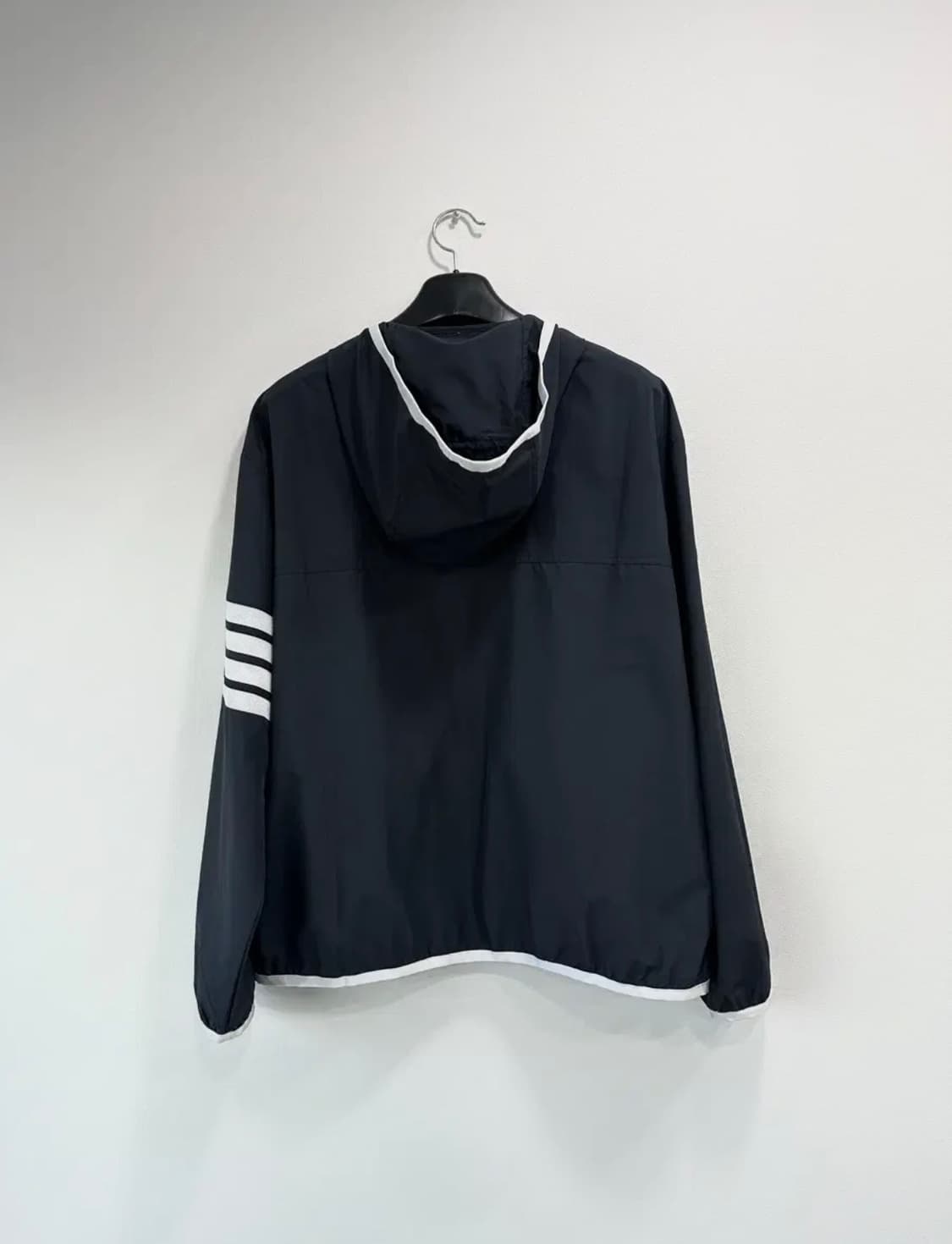 톰브라운 바람막이 상품이미지2