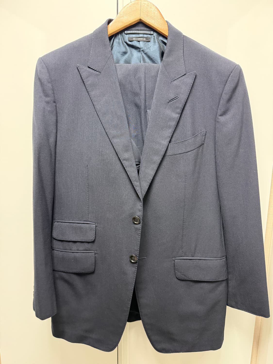 톰포드 수트 상품이미지1