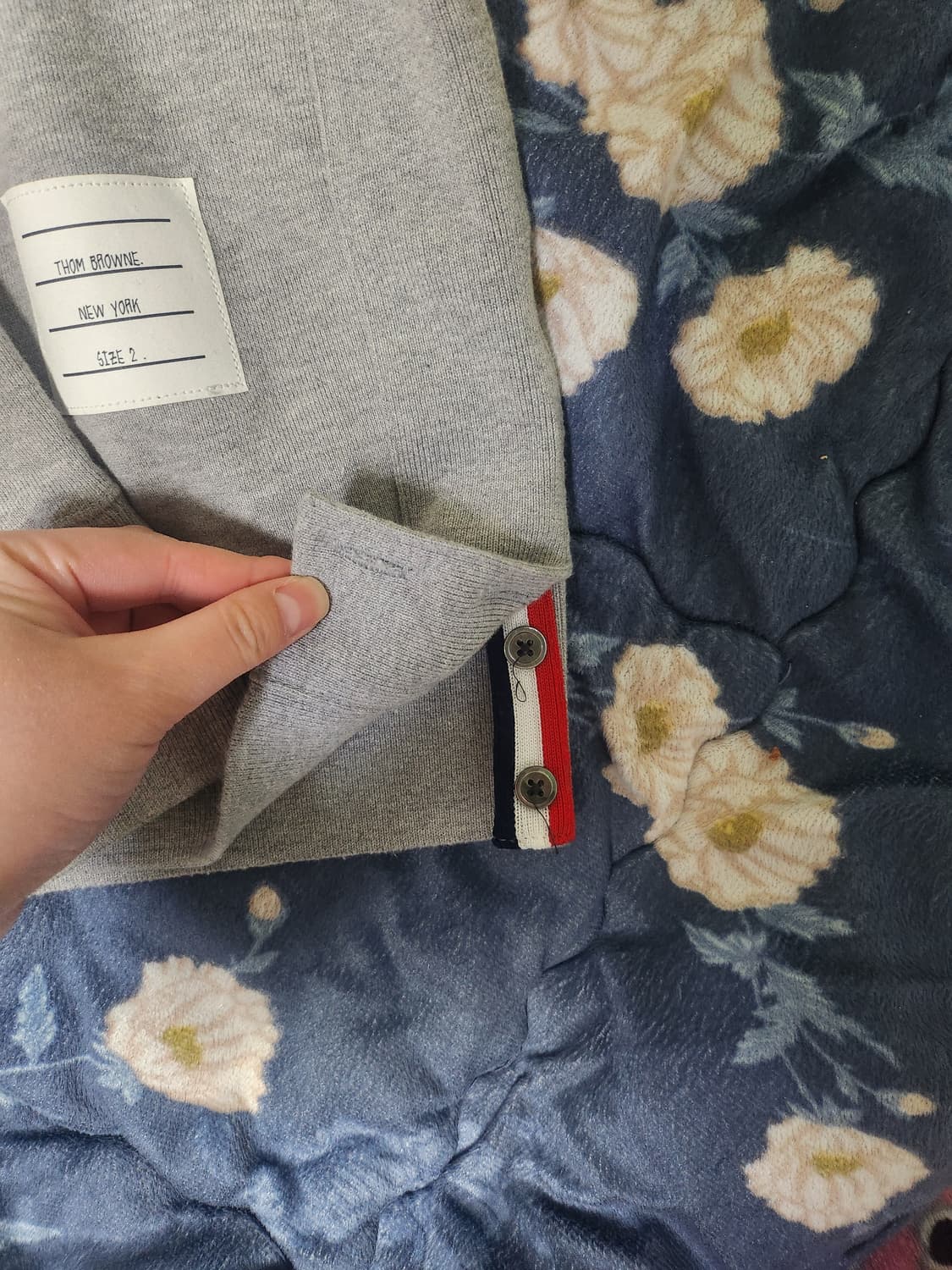 톰브라운 엔지니어드 사선 스웨트셔츠 라이트 그레이 상품이미지4