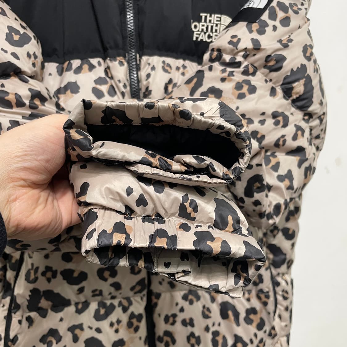 노스페이스 700 눕시 레오파드 패딩 상품이미지5