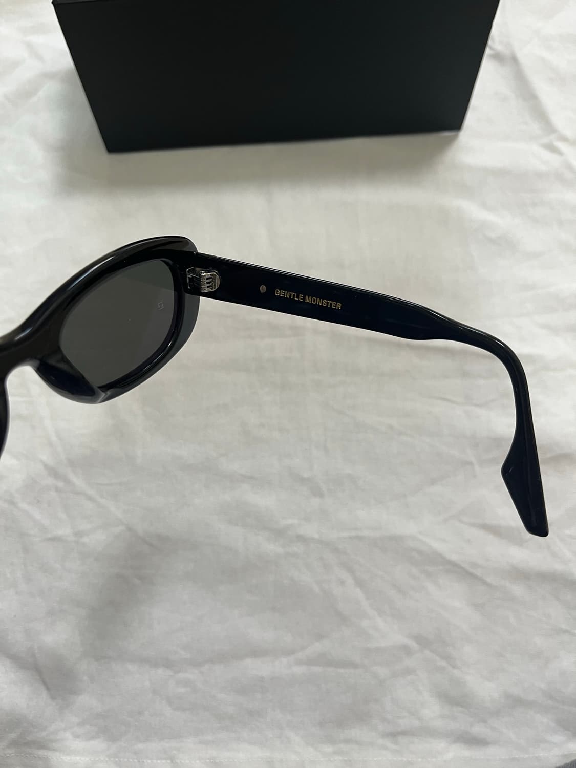 젠틀몬스터 탐부 01 블랙 상품이미지4