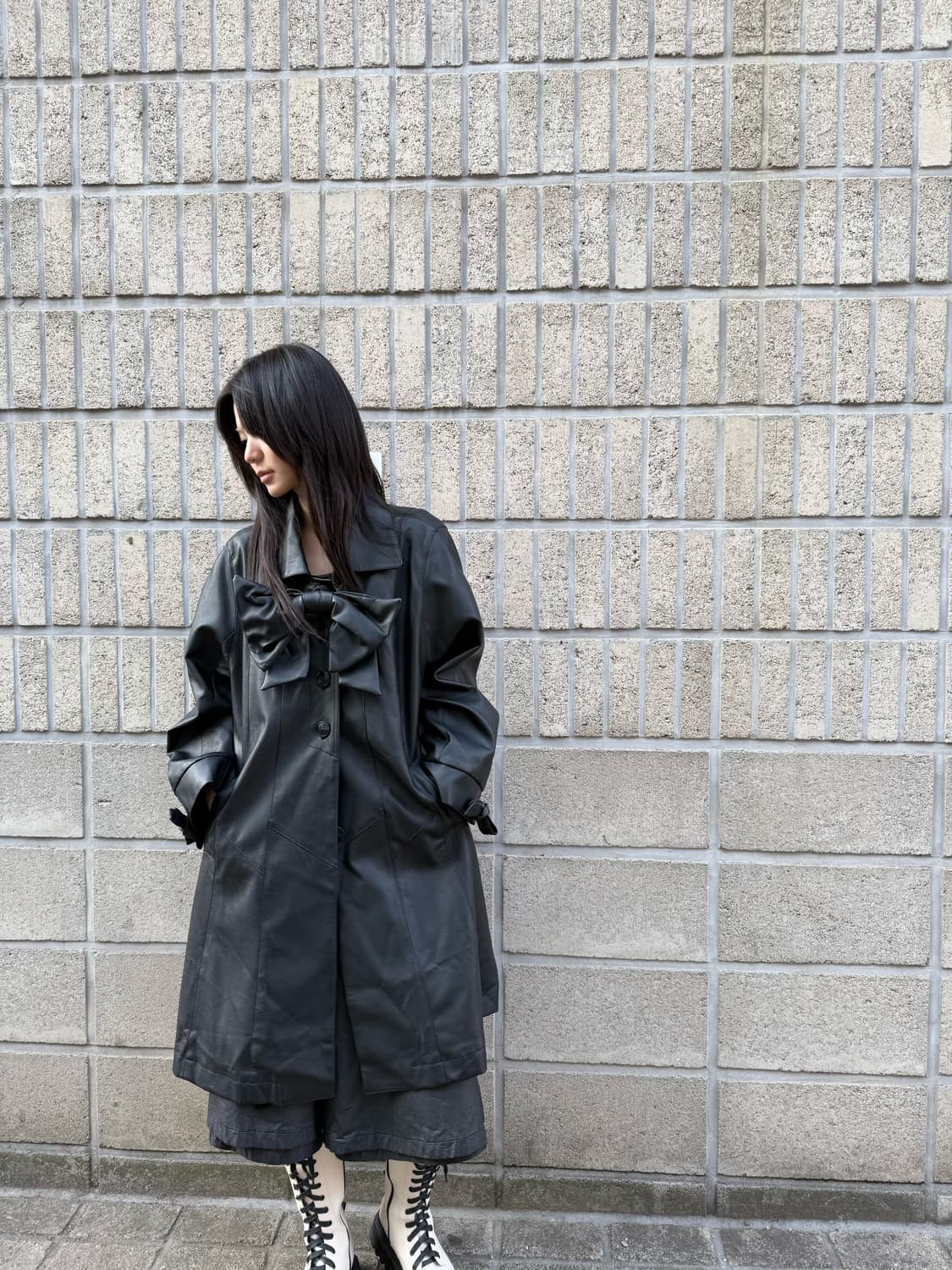 리본 디테일 비건 레더 롱 코트 상품이미지2