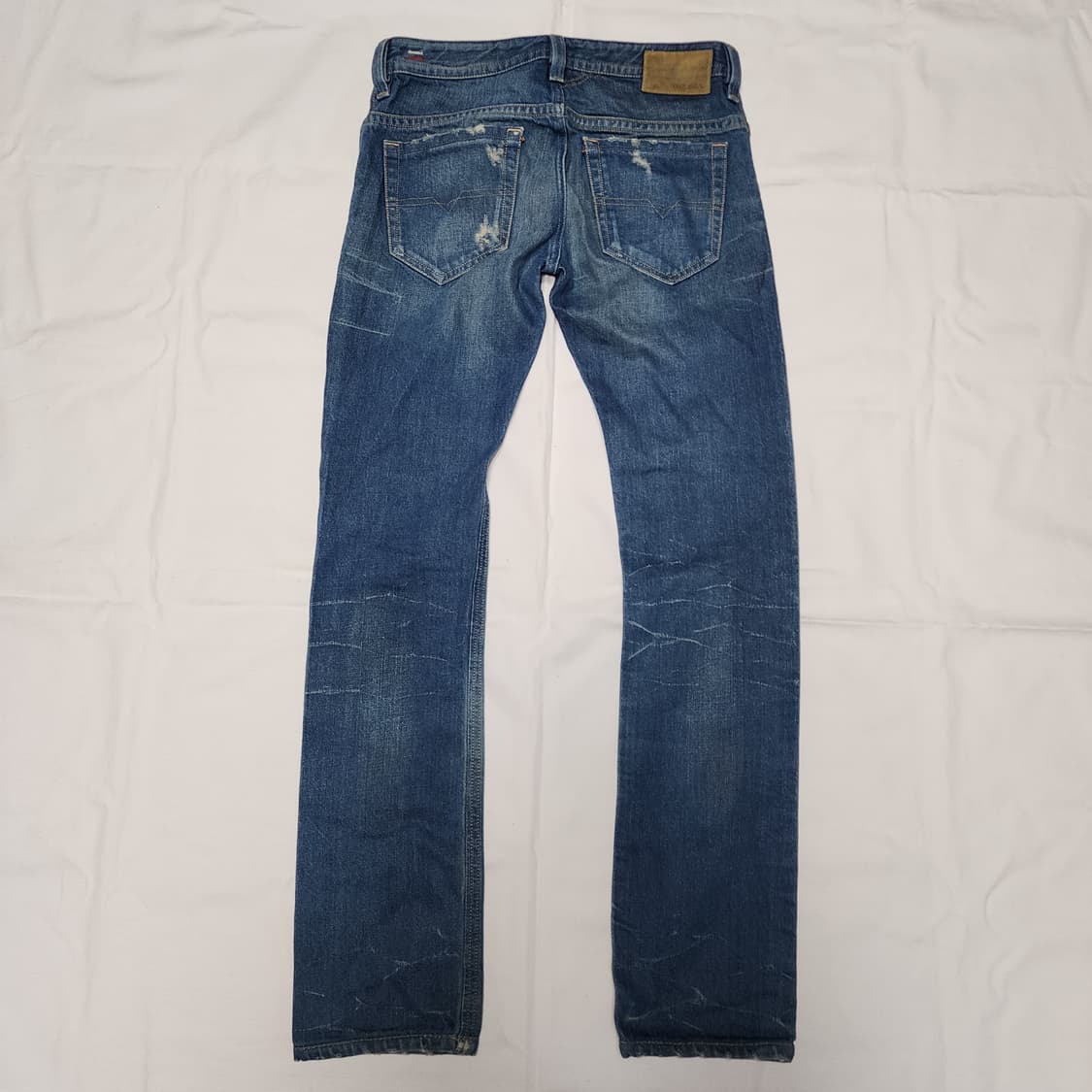 DIESEL 타바 디스트로이드 연청워싱 데님팬츠 상품이미지3