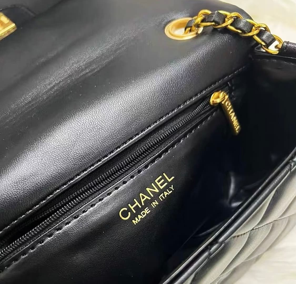 샤넬 뷰티 하트 참 체인 크로스백  상품이미지4