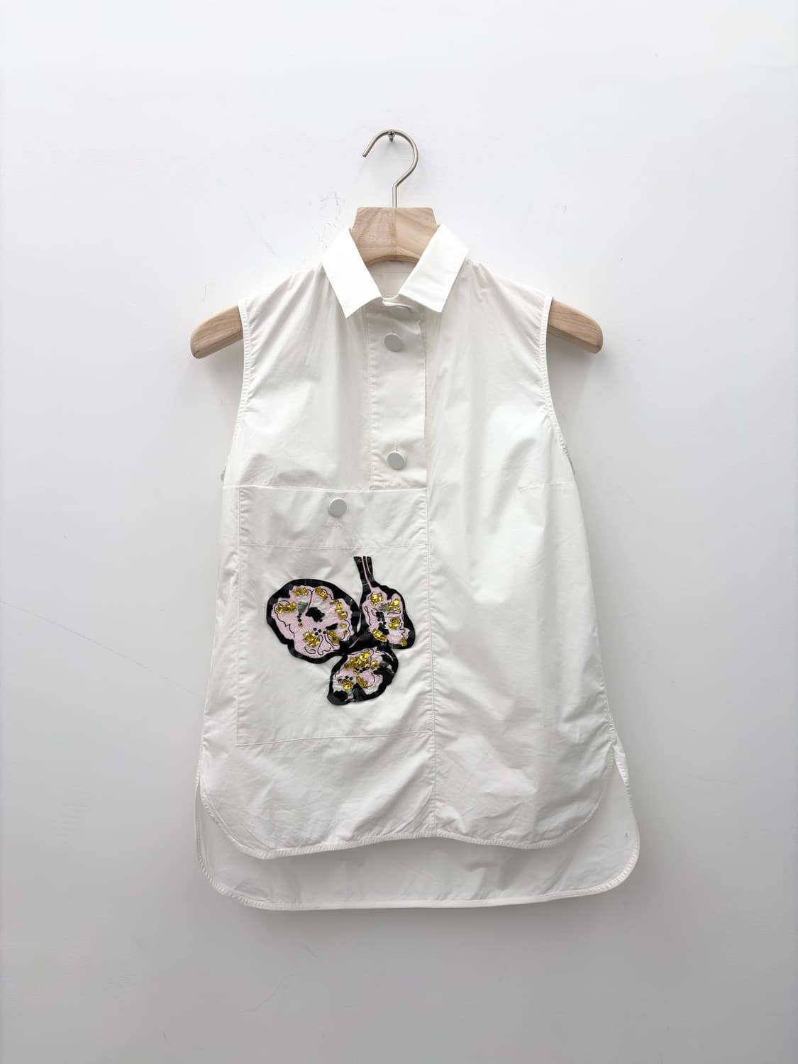 FLOWER DETAIL SLEEVELESS SHIRT 상품이미지2