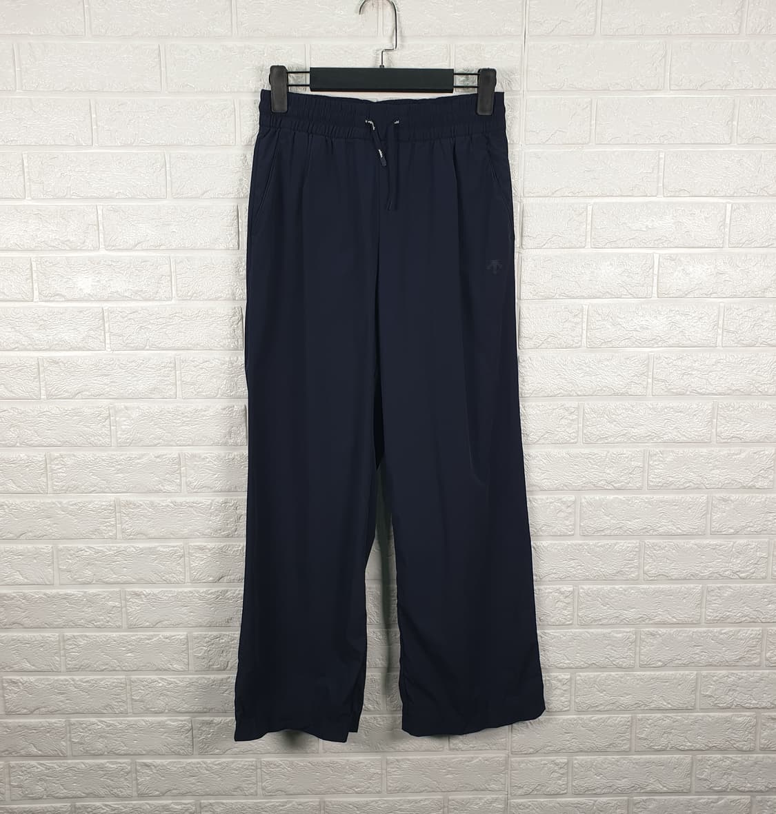 [27]데상트 쉬폰 우븐 와이드핏 팬츠 상품이미지2