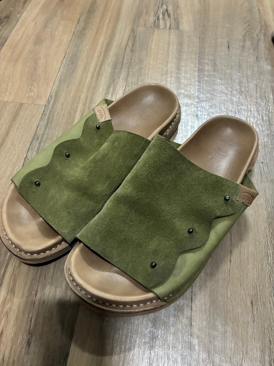 [상태 좋음] grds 그라더스 슬라이드 04 모스그린 상품이미지4