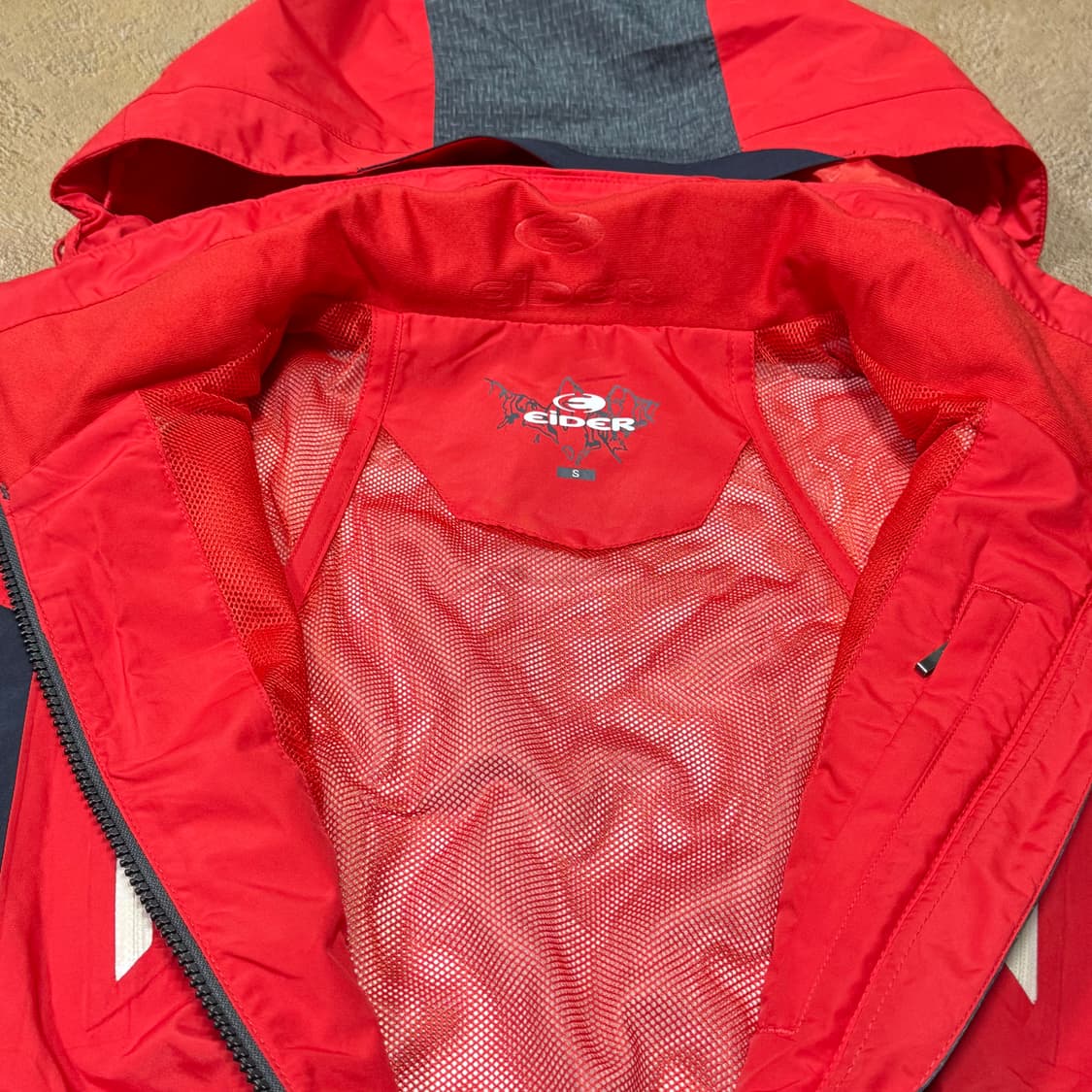 바배) 아이더 디펜더 레드 배색 바람막이 상품이미지4