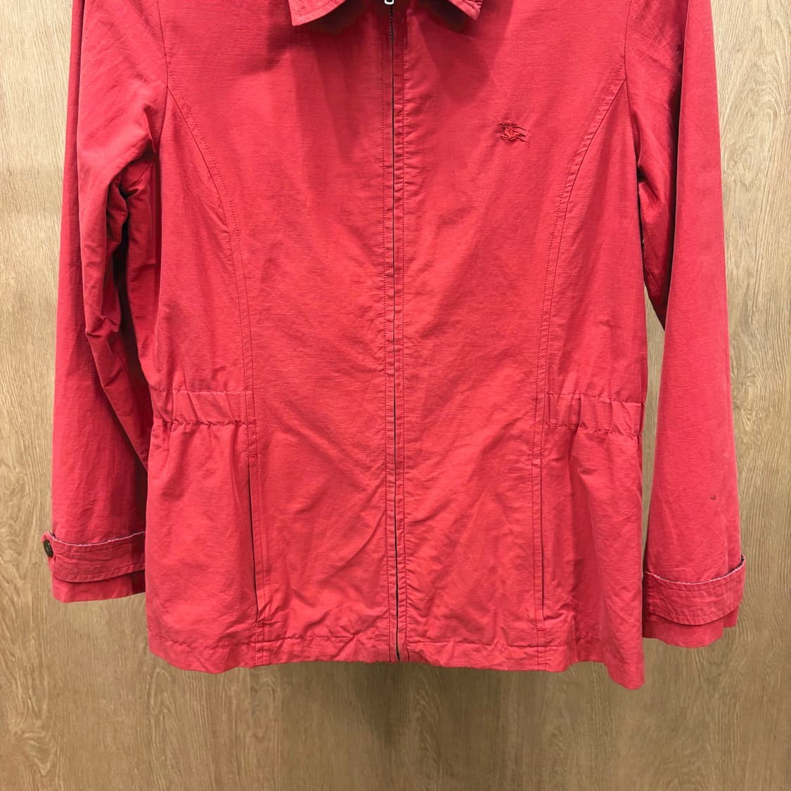 버버리 런던 코튼 카라 자켓 로고 자수 사이드 밴딩 디테일 레귤러핏 레드 상품이미지5