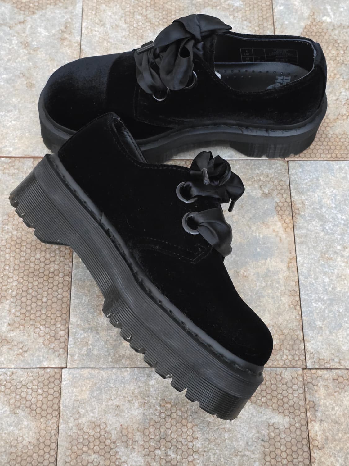 (230)닥터마틴 홀리 블랙 벨벳 플랫폼 구두 상품이미지4