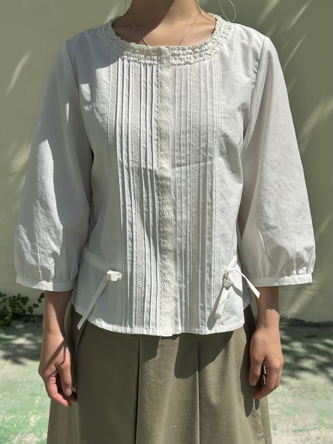 아이보리 레이스 프릴 블라우스 상품이미지1