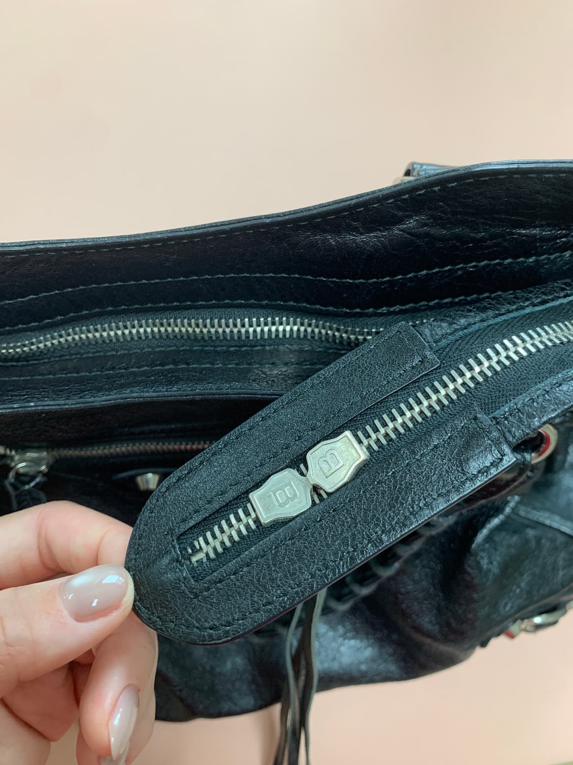 발렌시아가 모터백 블랙 은장 상품이미지4