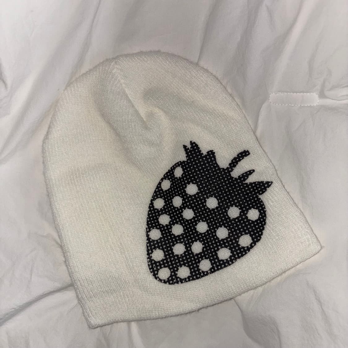 afternude wh 딸기프린팅 비니 상품이미지1