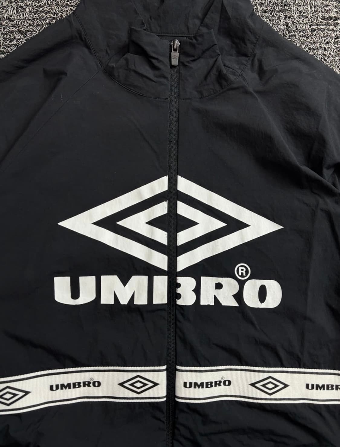 엄브로 멀티 빅로고 올드스쿨 바람막이 자켓 3631 상품이미지1