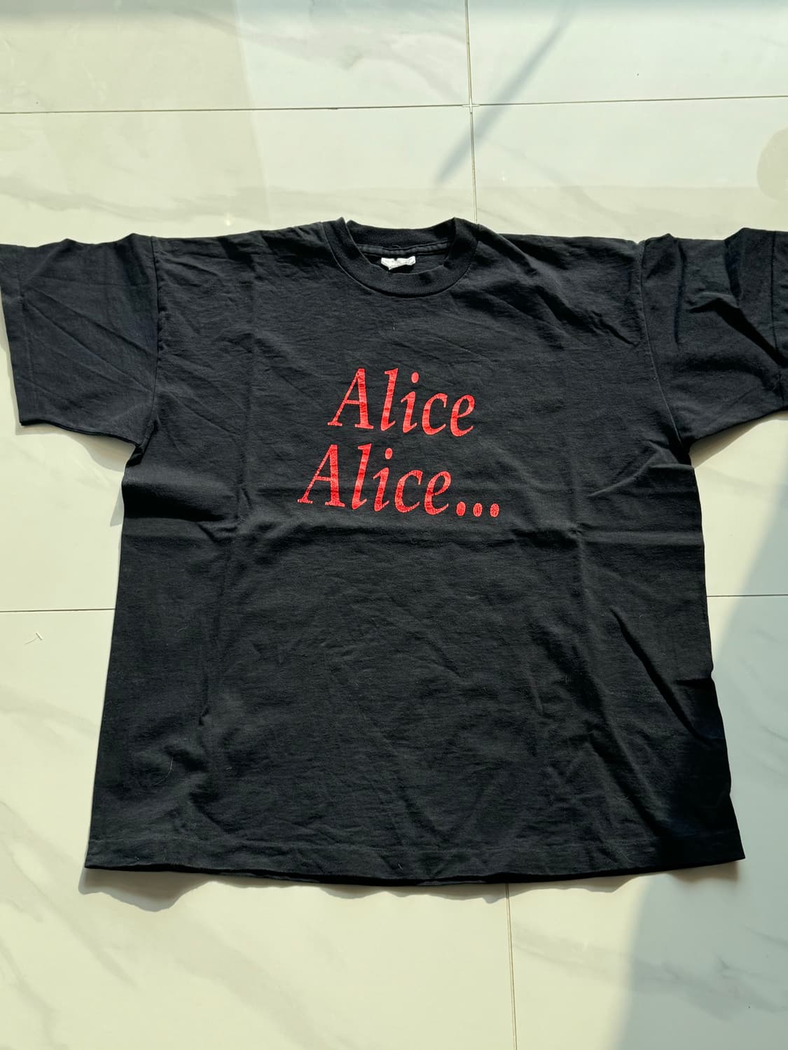 90s Alice who the f**k is Alice 티셔츠 상품이미지1