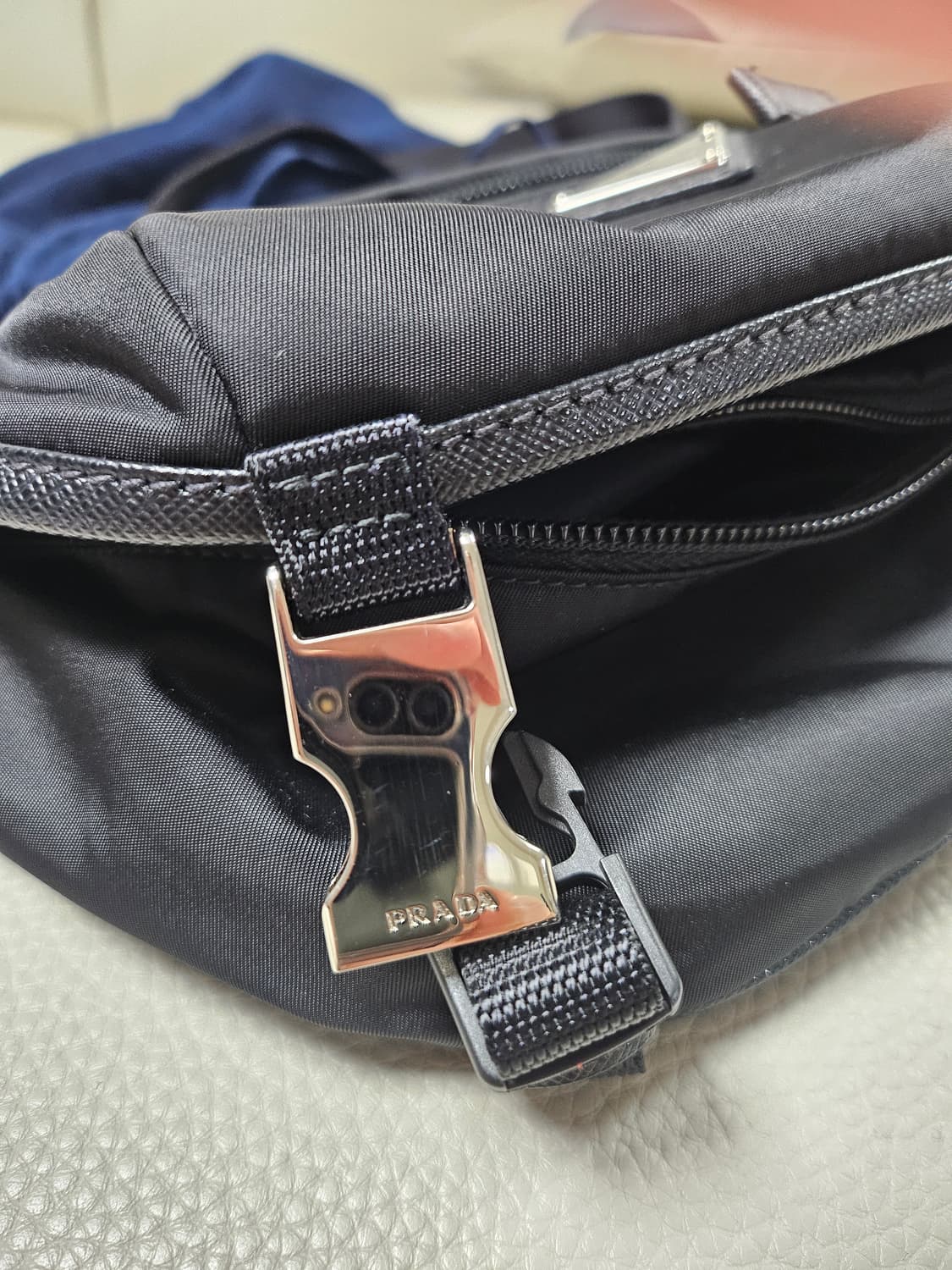 프라다 리나일론 및 사피아노 가죽 숄더백 상품이미지4