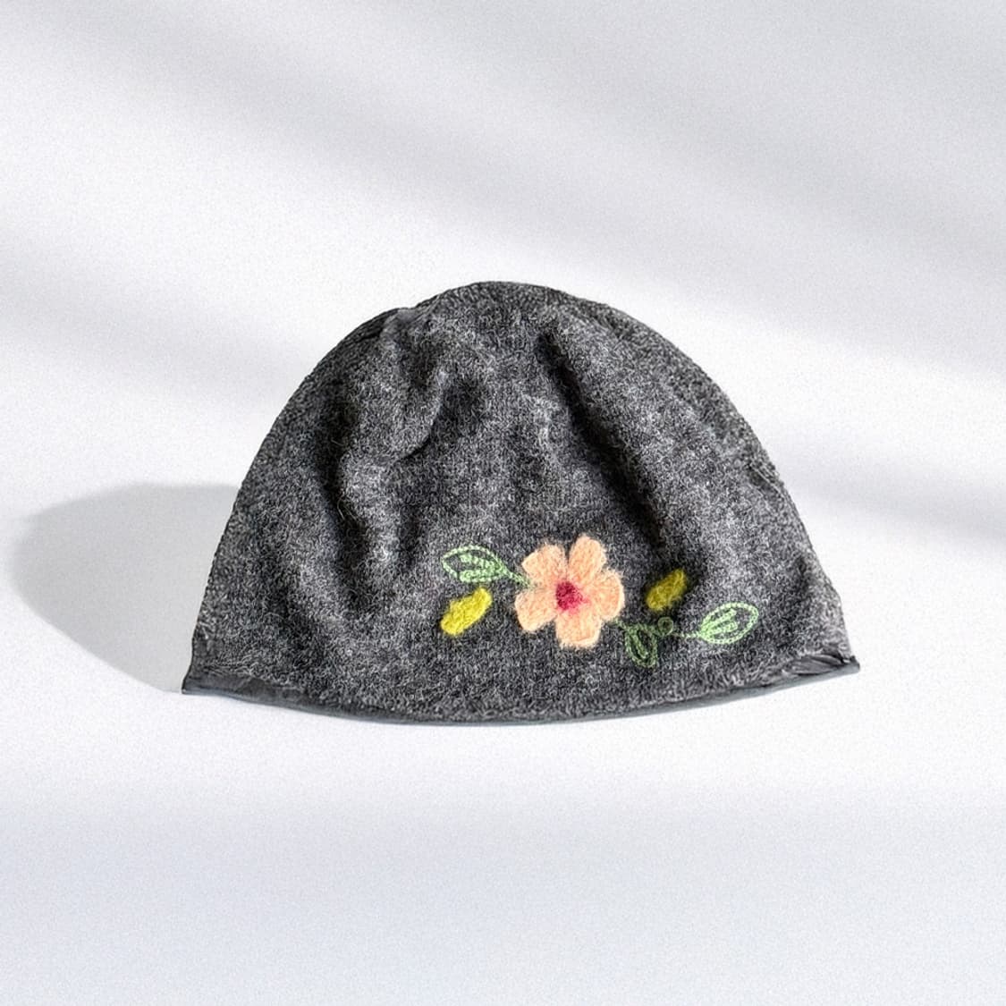 모리의 꽃자수 비니 (GREY) 상품이미지1
