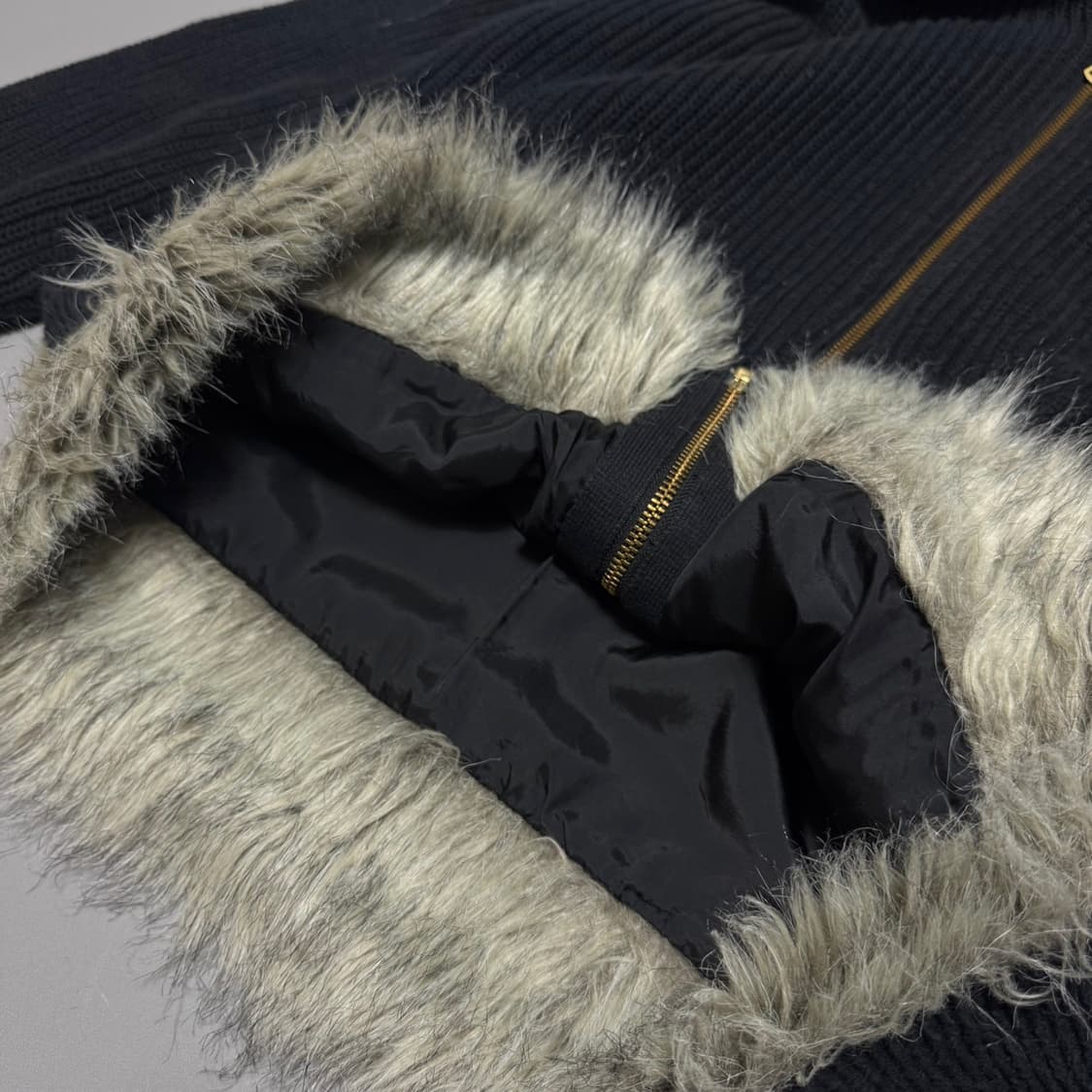 빔즈(OLD BEAMS) 블랙컬러 코튼 립드 페이크 퍼 후드 집업 상품이미지5