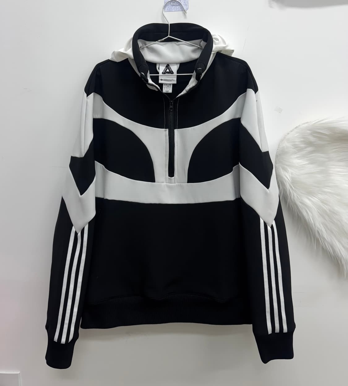 palace 레디 착용 범고래 후드 상품이미지4