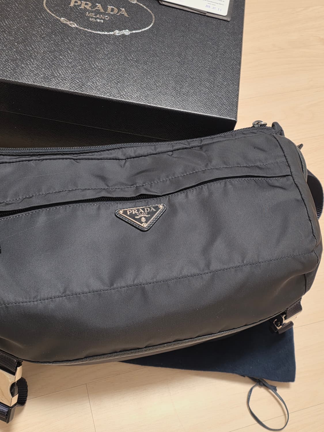 프라다 바이커 백 라지 사이즈 상품이미지2