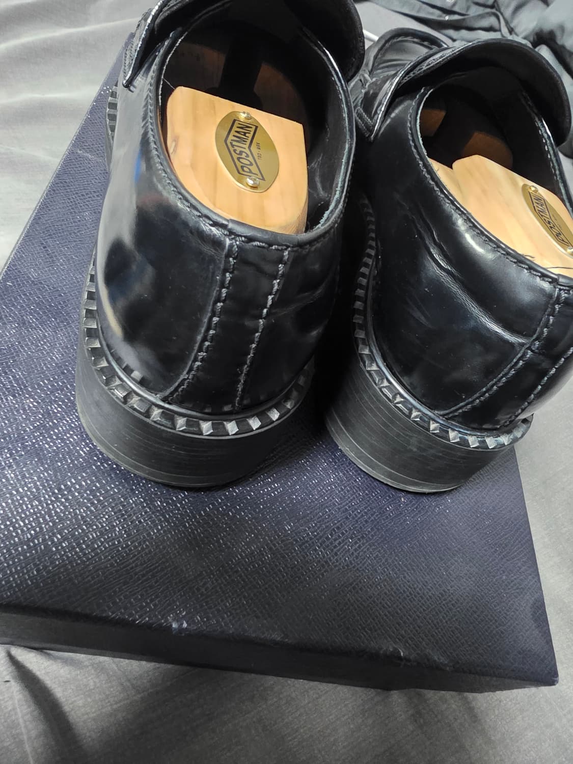 프라다 초콜릿 브러시드 가죽로퍼 상품이미지3