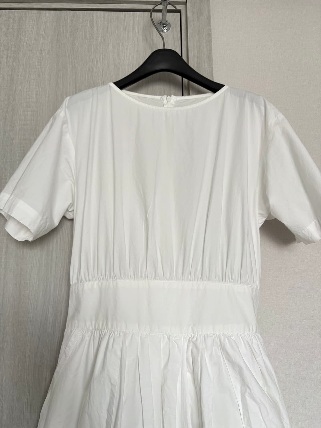 비애브선트마인디드 화이트 반팔 롱원피스 상품이미지7