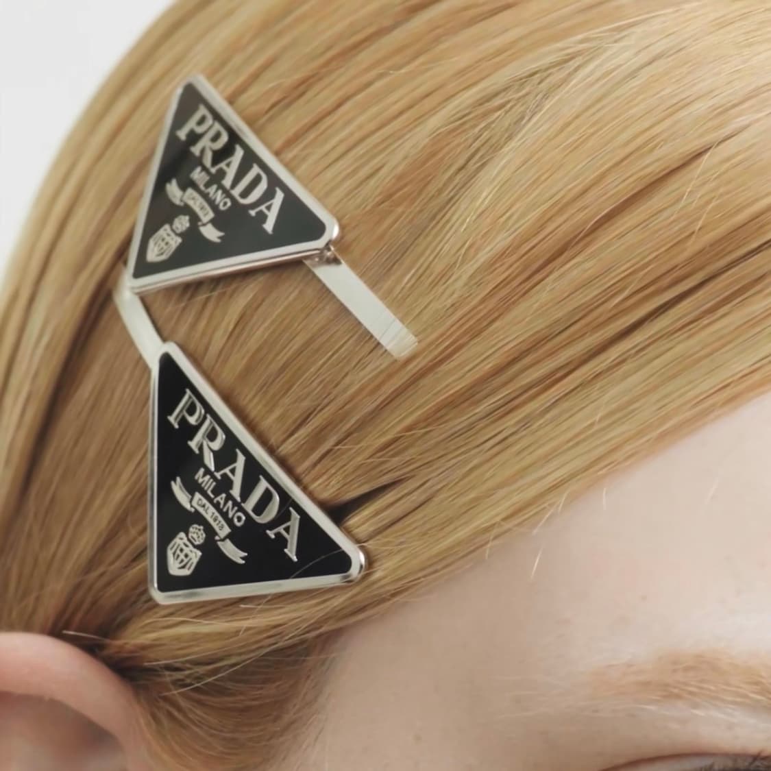 [ONE SIZE] 프라다 삼각로고 메탈 클립 헤어핀 블랙 상품이미지6