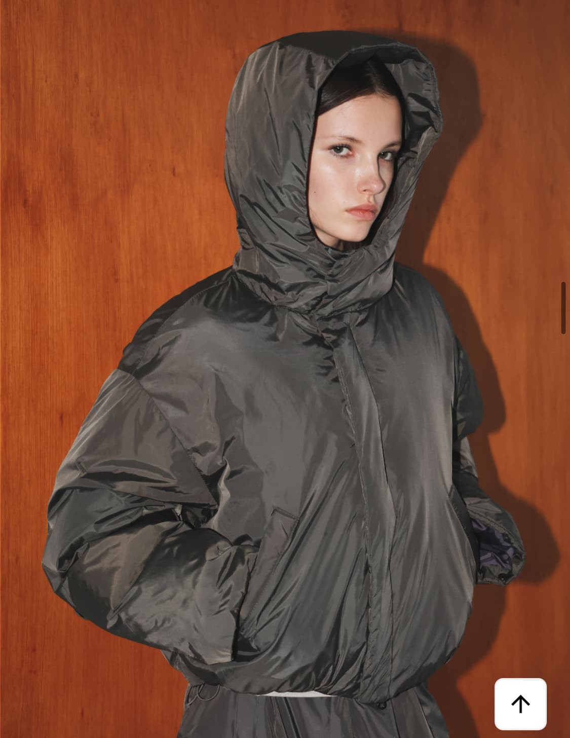 더베를린 덕다운 미니멀 패딩 챠콜 상품이미지1