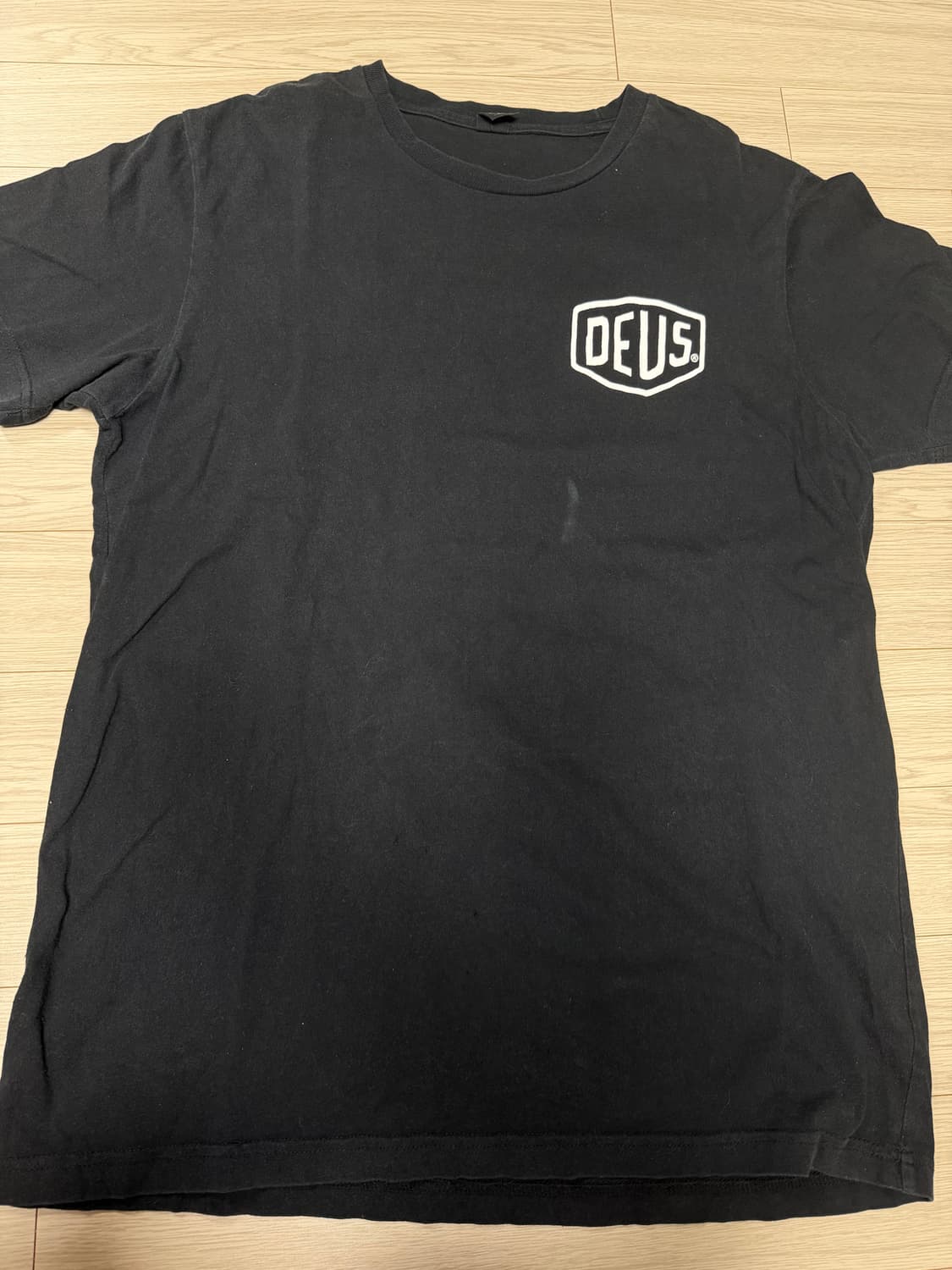 데우스 블랙 반팔티 xl (뒷면 프린팅) 상품이미지2