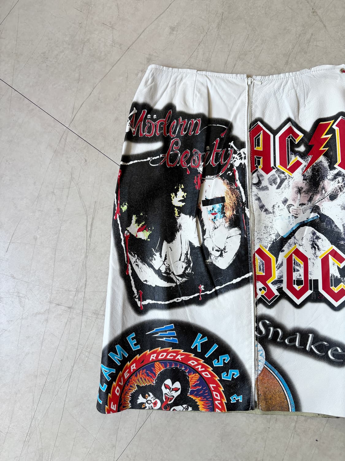 돌체 앤 가바나 아카이브 ACDC 프린티드 레더 스커트 상품이미지5