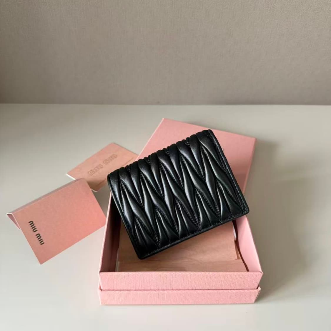 미우 미우 마테라쎄 나파 레더 카드 반지갑 블랙 상품이미지2