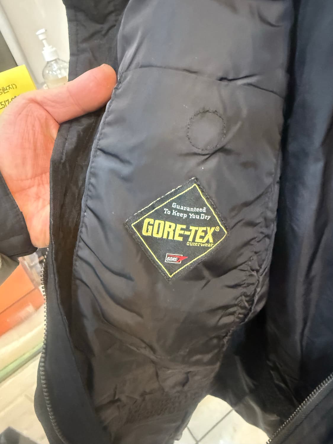 50/100 정품 프라다 고어텍스 패딩 팝니다 상품이미지9