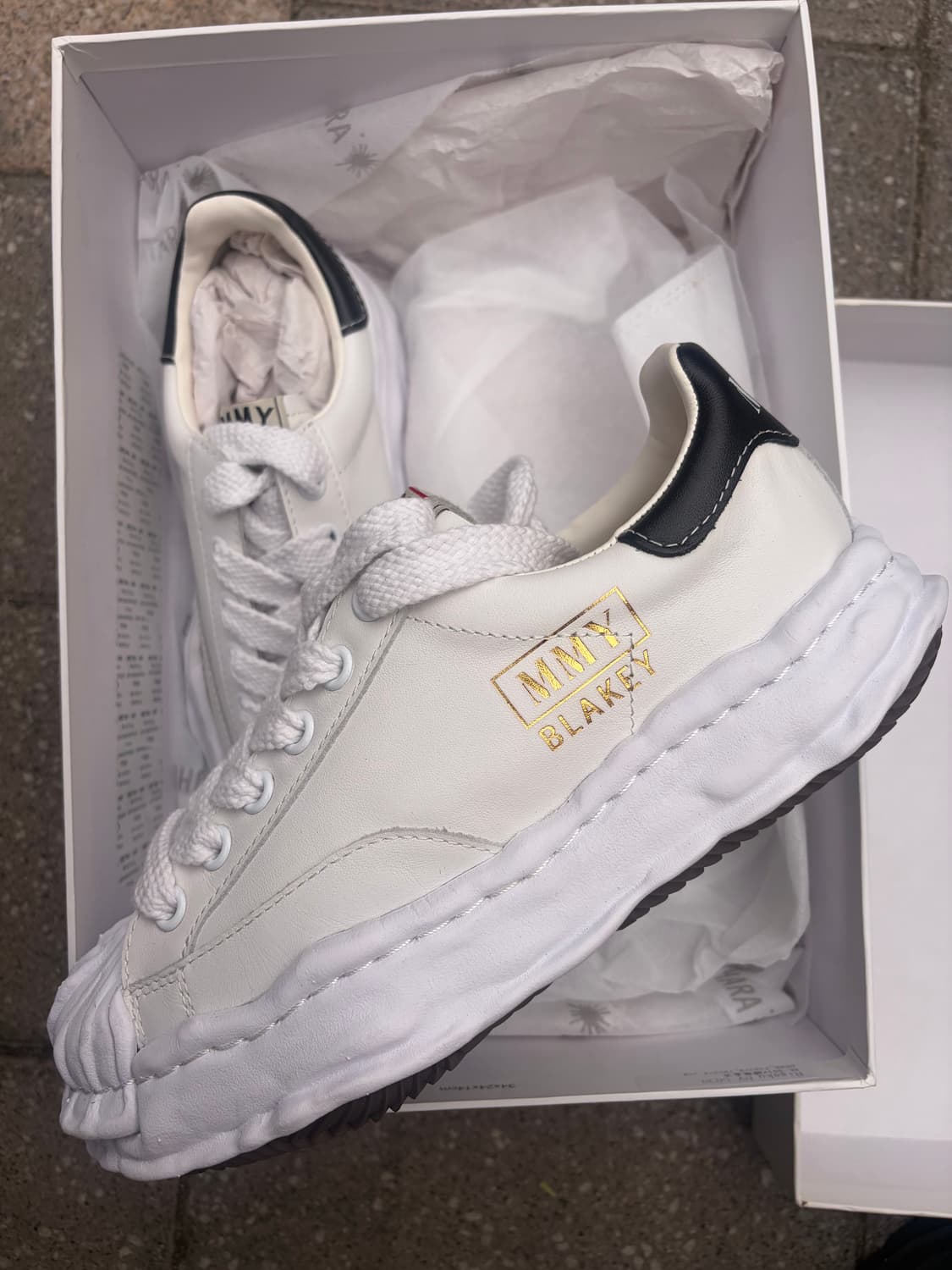 미하라 야스히로 블레이키 레더 로우탑 스니커즈 화이트 A06FW702 상품이미지1