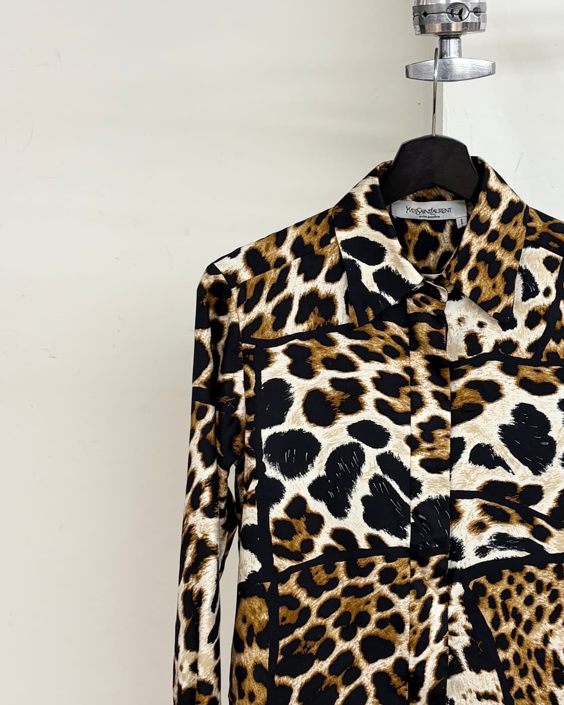 입생로랑 리브 고쉬 레오파드 프린팅 실크 셔츠 상품이미지3