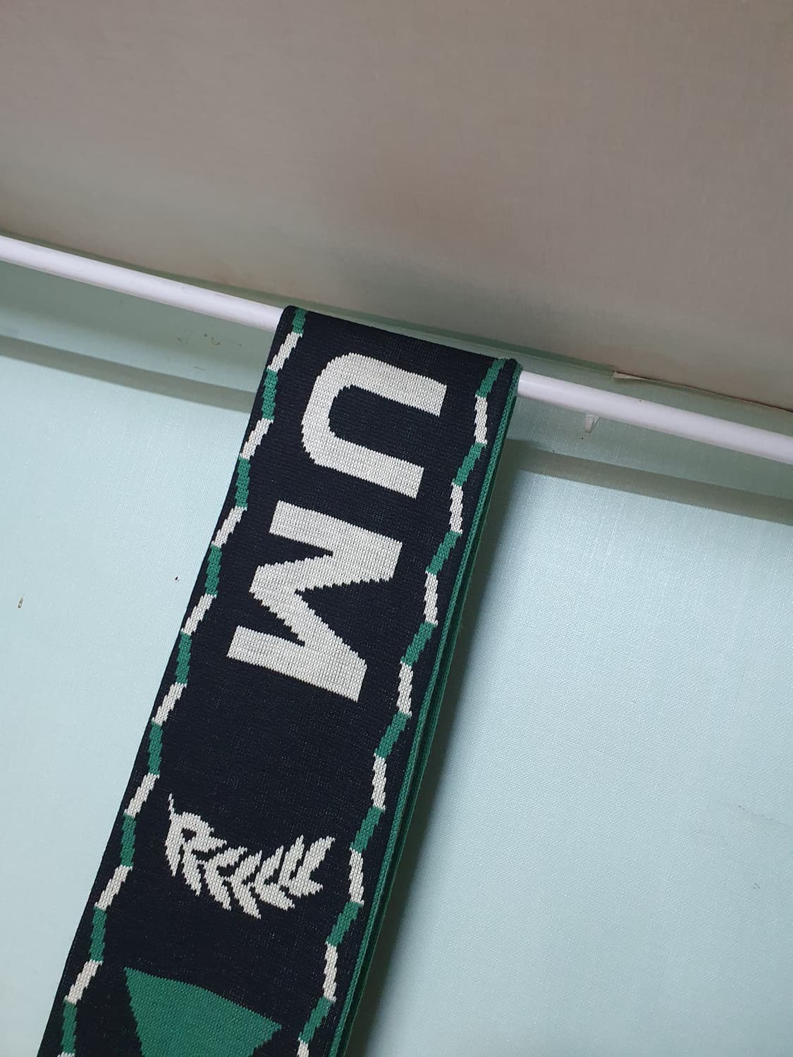 마우리치오 카텔란 뮤지엄 리그 머플러 목도리 상품이미지2