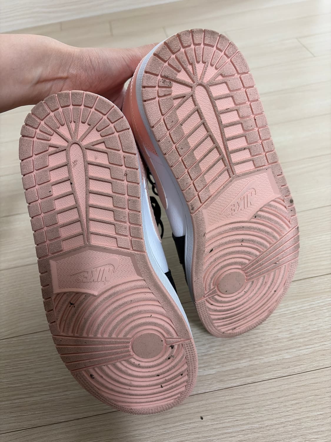 에어조던 1 미드 아크틱 오렌지 상품이미지5