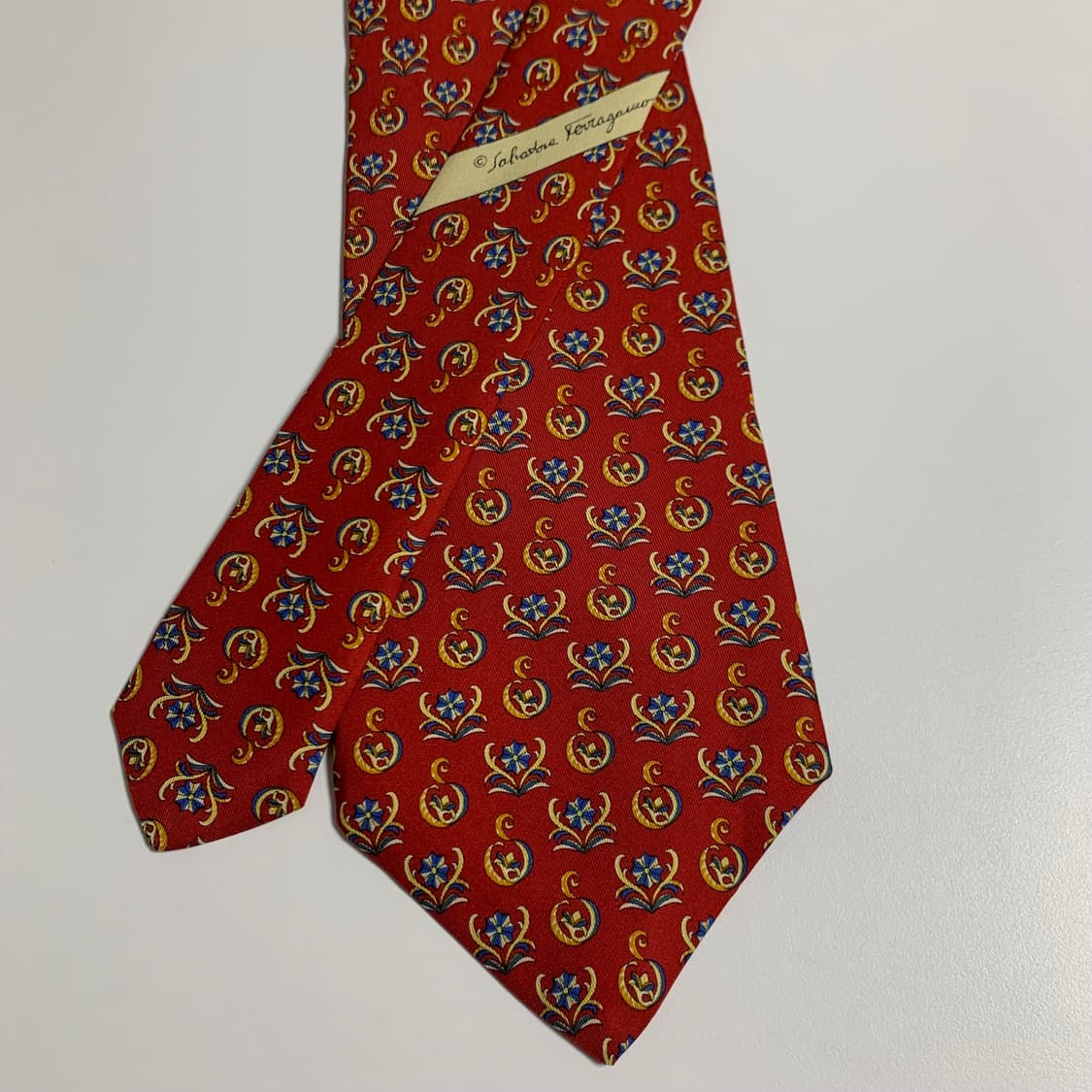 살바토레 페레가모(Ferragamo) 레드컬러 기하학적패턴 명품넥타이 상품이미지4